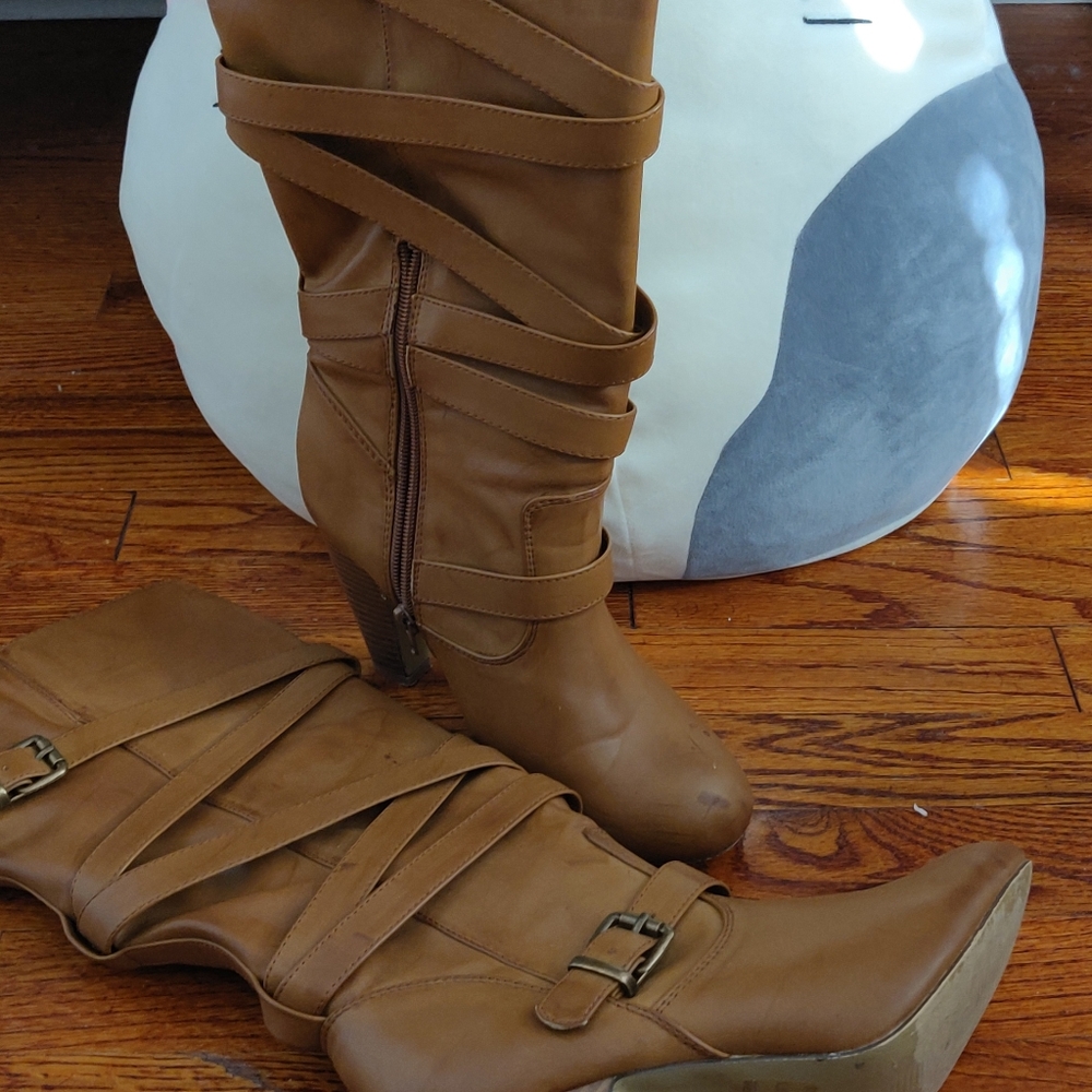Beautiful Tan Boots
